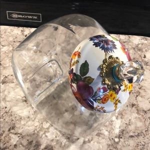 Flowered McKenzie child cookie jar